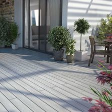 Lame coextrudée en bois composite pour espaces publics | Lame Atmosphère Brossée