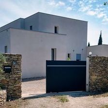 Portail coulissant plein en alu lames larges 220 | URBAN