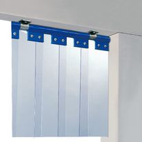 Porte à lanières pour l’amélioration de l’isolation thermique