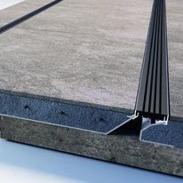 K-UP 3D | Systèmes de couvre-joint de dilatation pour batiments sur isolateurs parasismiques 