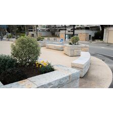 AUTO-COFFRANT EN PIERRES NATURELLES