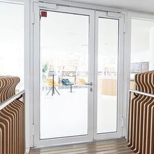 Porte 1 vantail vitrée coupe-feu en aluminium pour tous les projets | ALUPROTEC