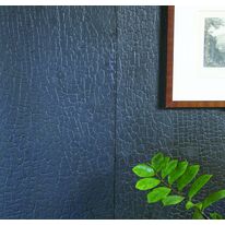 Panneau trois plis à surface noire gaufrée aspect bois brûlé | Carboris Figura