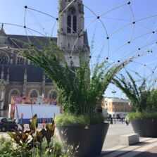 Mobilier avec intégration de la nature et protection solaire | Corolle M Olympe