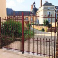 Portail en acier avec battement central en aluminium | Acier Retro