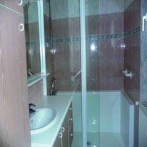 Douche Senior avec pare douche fixe plus rabat | Confort Pack