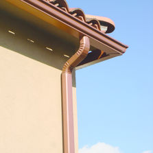 Gouttière corniche, rectangulaire ou demi-ronde en aluminium laqué coloré | Gouttière