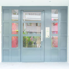 Porte de hall en acier sur pivot | Estura Motorisée