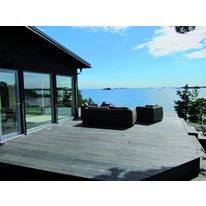 Lames de terrasse en frêne ou en pin à surface lisse ou rainurée | Thermory