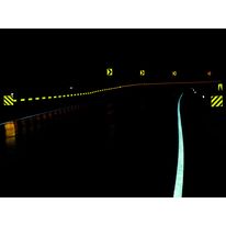 Marquage routier avec éléments réfléchissants | AWP