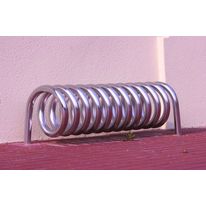 Range-bicyclettes en hélice | Omega