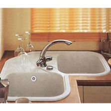 Evier d'angle à égouttoir central | Delta