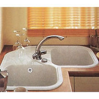 Evier d'angle à égouttoir central | Delta