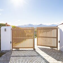 Portail à tasseaux en aluminium | GANIT