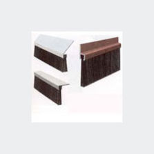 Gamme de bas de porte à brosse sur support aluminium | Stribo Pro