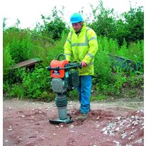 Pilonneuse 2,2 kW à châssis étroit | RT65X