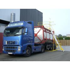 Echelle mobile à accès frontal sur citernes | TRIAX 