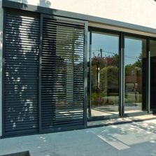 Volet coulissant à remplissage plein ou lames sur cadre aluminium | Ehret