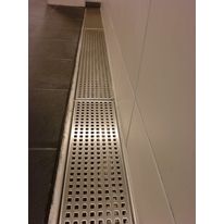 Caniveaux, siphons et réseaux d’évacuation pour stade, gymnase et complexe sportif | BLÜCHER® 