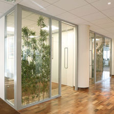 Cloison amovible monobloc jusqu'à 3,5 m de hauteur