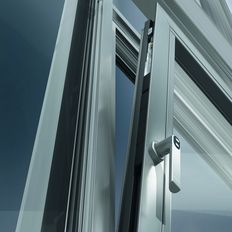 Système d'ouverture automatisé pour fenêtres aluminium | Schüco TipTronic