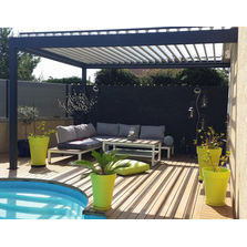 Pergola bioclimatique en aluminium avec lames motorisées | Lounge