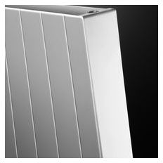 Radiateur vertical à façade en acier finement striée | Centric Verti Line