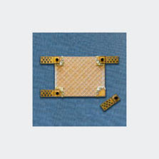 Systèmes de fixation magnétique pour trappes de visite amovible