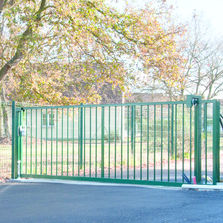 Portail coulissant en acier à manoeuvre manuelle | Troll