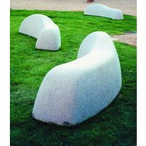 Banc en béton en forme de galet allongé | Pausa