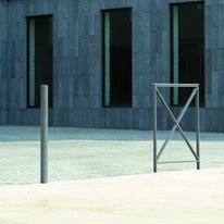 Barrières, bornes, appuis vélos, mâts en acier et inox | Acropole