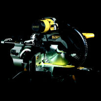 Scie à onglet avec tête pivotante et inclinable | DW 717 XPS