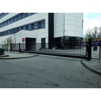 Portails autoportants à passage libre jusqu'à 12 mètres | Ugate