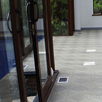 Caillebotis piscines - fabrication Suédoise - élégance Scandinave | BERGO 