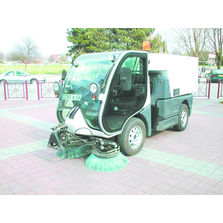 Véhicule multifonction pour l'entretien des voies publiques | RS 2200