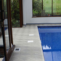 Caillebotis en polypropylène saunas - spas | MOSAIK CREATION