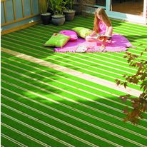 Lame de terrasse en bois et gazon synthétique | Grassedeck