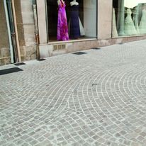 Pavage en pierre de Comblanchien pour aménagements extérieurs ou urbains | Pavés en pierre de Comblanchien