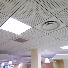 Plafonds suspendus démontables en dalles de plâtre perforé pour l'absorption acoustique | Plaza / Belgravia / Contur