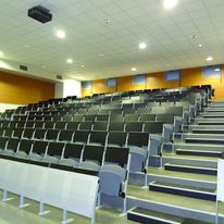 Système multi-fonctionnel pour salles de formation ou de conférence | Omnia