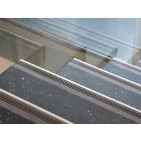 Nez d’escalier pour une qualité durable de l’aspect