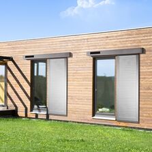 Volet coulissant pvc à cadre avec motorisation solaire | DIOMÈDE 