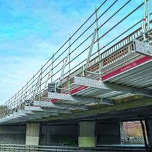 Plateforme de travail suspendue pour  rénovation d'ouvrage d'art | Flex Beam