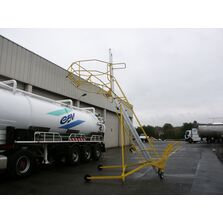 Echelle mobile d'accès aux citernes et conteneurs | TRIAX 