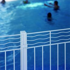 Clôture en acier pour piscines | Aquaclo