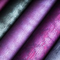 Papier peint vinyl uni moiré ou à motifs décoratifs | Delicate Chic