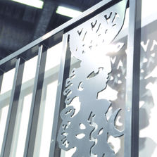 Clôture en acier à motifs multi-ethniques | Ronel