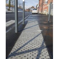 Dalles podotactiles d'éveil à la vigilance en béton polymère | Dalles podotactiles SEMCO