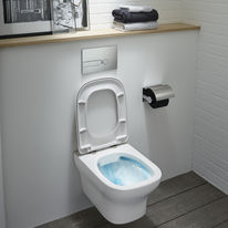 Cuvette suspendue avec abattant déclipsable et technologie sans bride | WC VOX 