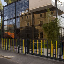 Portail coulissant en acier galvanisé pour des agencements extérieurs | Portail Coulissant STEM